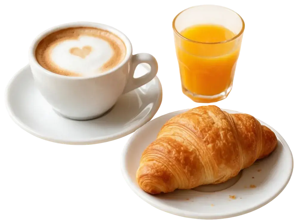 Cappuccino con la schiuma a cuore, cornetto e spremuta d'arancia